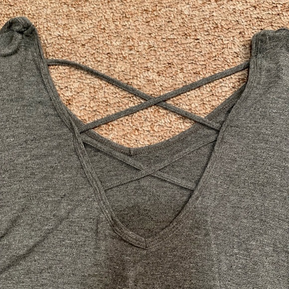 Long sleeve shirt with detailed back - Picture 2 of 3